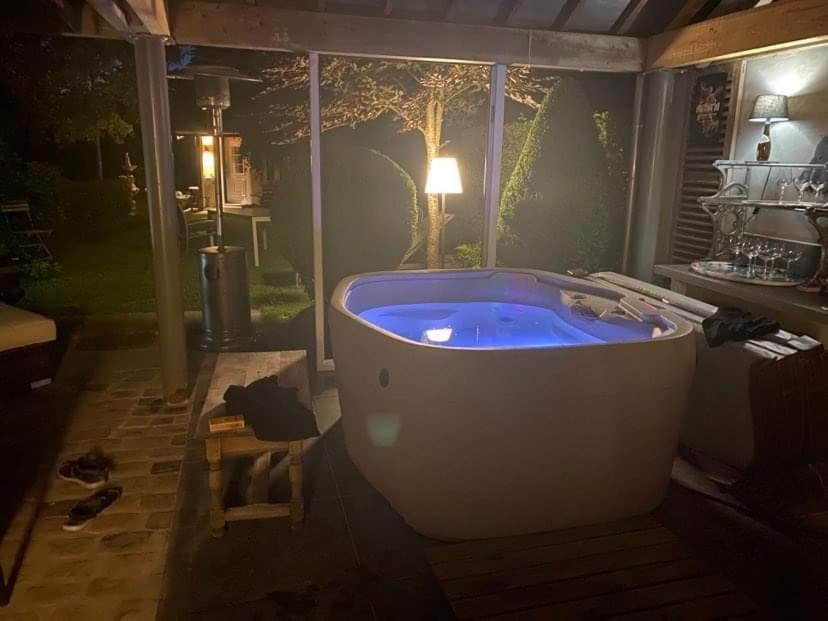 フロロンヴィル Chez Monsieur Bed & Breakfast エクステリア 写真