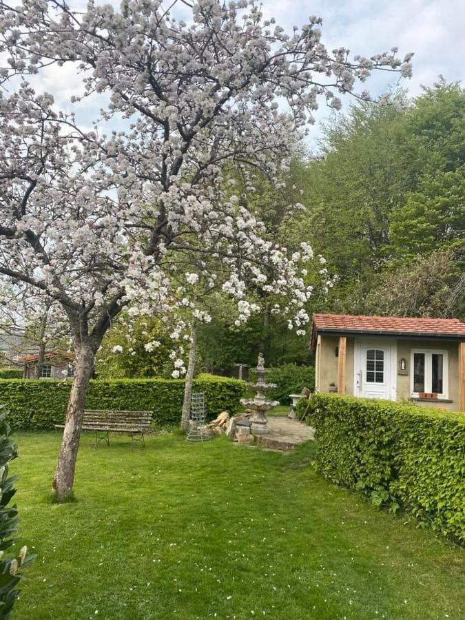 フロロンヴィル Chez Monsieur Bed & Breakfast エクステリア 写真